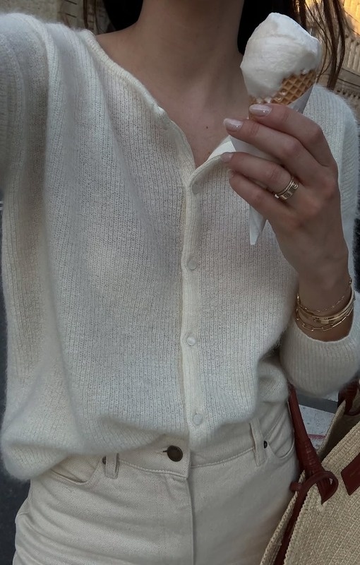 Кардиган – универсальный элемент гардероба, который легко адаптируется к разным стилям и сезонам