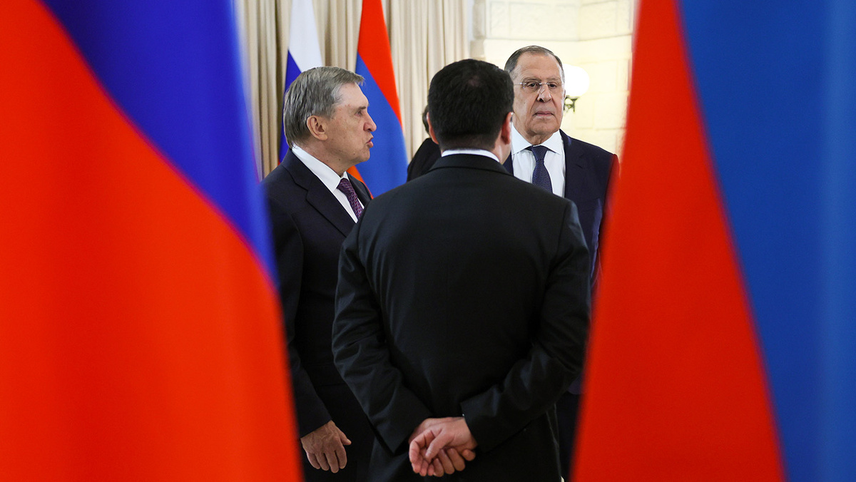   Сергей Бобылев / ТАСС- Помощник президента РФ Юрий Ушаков и министр иностранных дел РФ Сергей Лавров