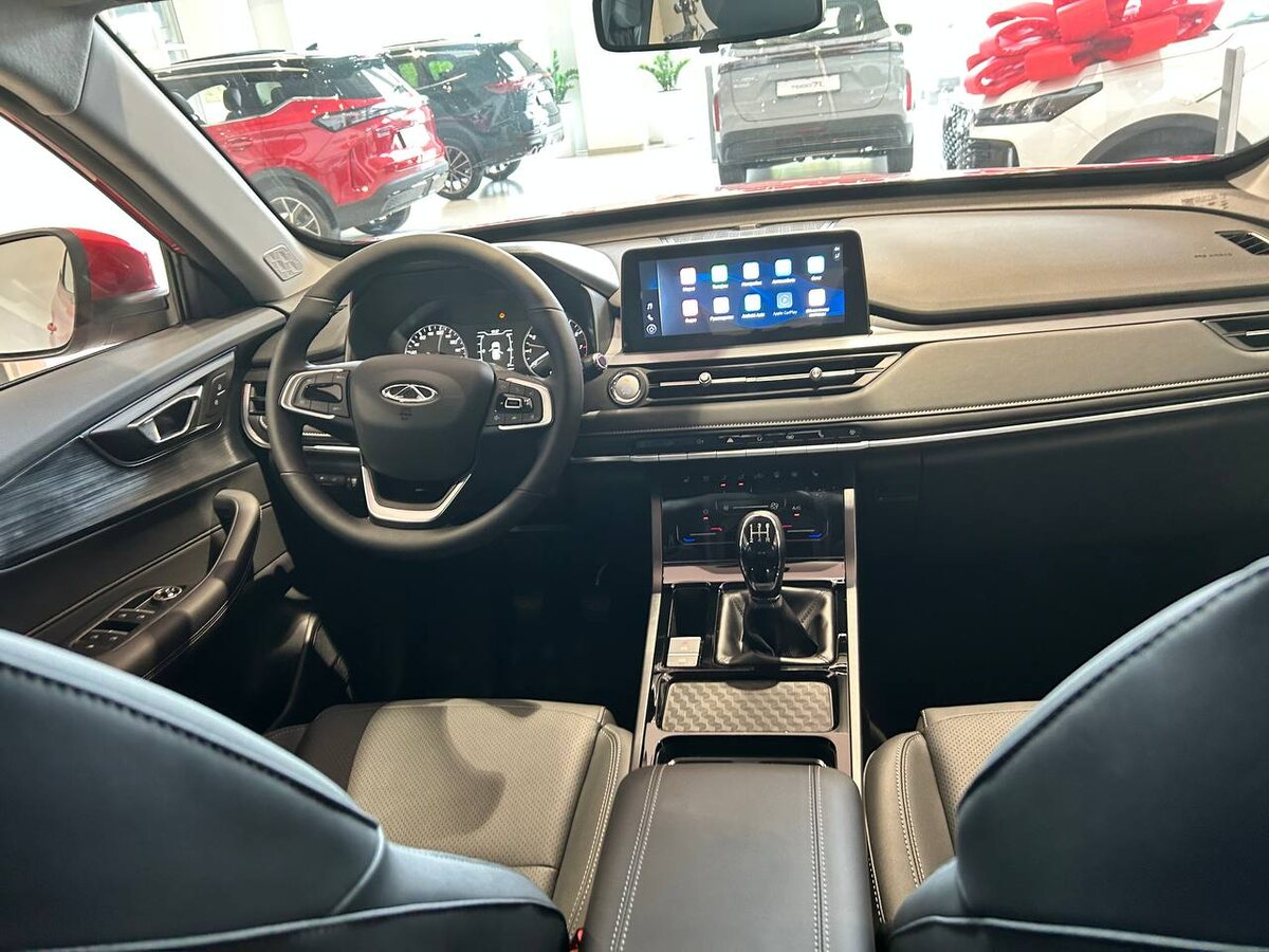 Практичный интерьер кроссовера TIGGO 4 оценят семьи с детьими и четвероногими друзьями. 