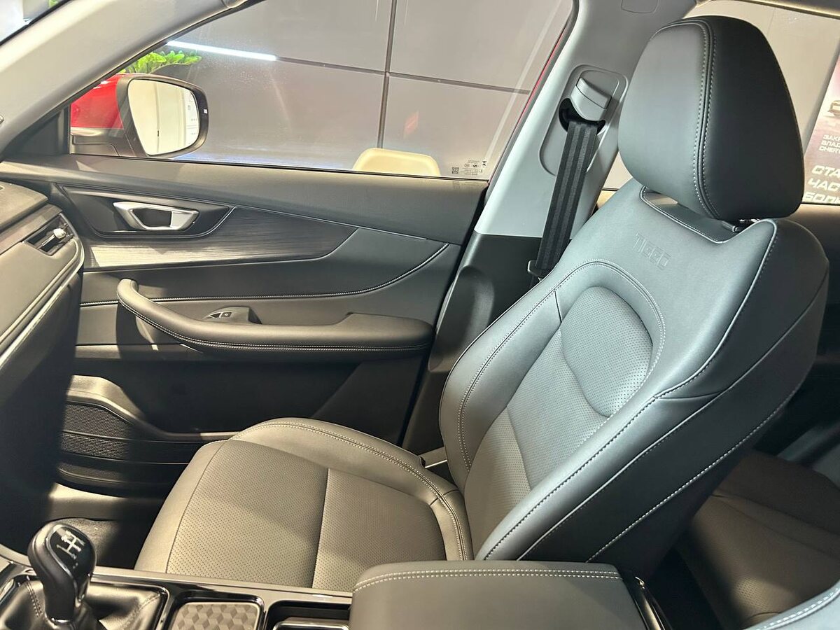 С эко-кожи легко убрать любые загрязнения простой влажной салфеткой. 