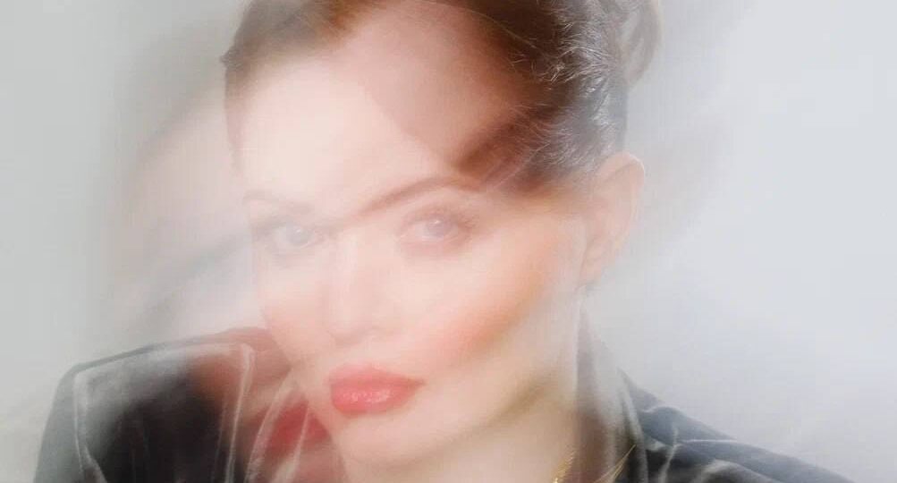 Киберглэм: Как нейроинтерфейсы станут новым beauty-трендом
