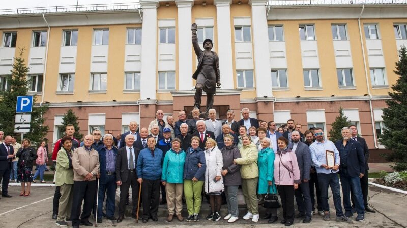     Торжественное открытие памятника строителям Алтая. Фото: Анна Зайкова.