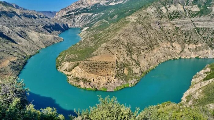 Местные говорят, что он круче Гранд-каньона в Колорадо. Мне сравнивать сложно, но Сулакский каньон меня очень впечатлил.
