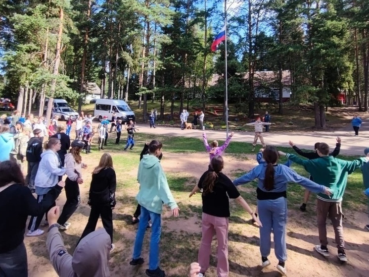     Мероприятие под названием «Каникулы» состоялось для юных новгородцев, которые отдыхали в загородных лагерях. Фото: пресс-служба ГИБДД по Новгородской области