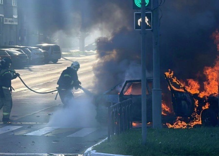   Белгород под атакой БПЛА. Центр оцеплен. Закрыты ТЦ и запрещены все массовые мероприятия