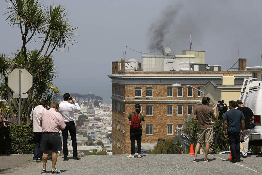Вид на генеральное консульство РФ в Сан-Франциско после решения властей США о его закрытии, 1 сентября 2017 года
Фото: AP/Eric Risberg
