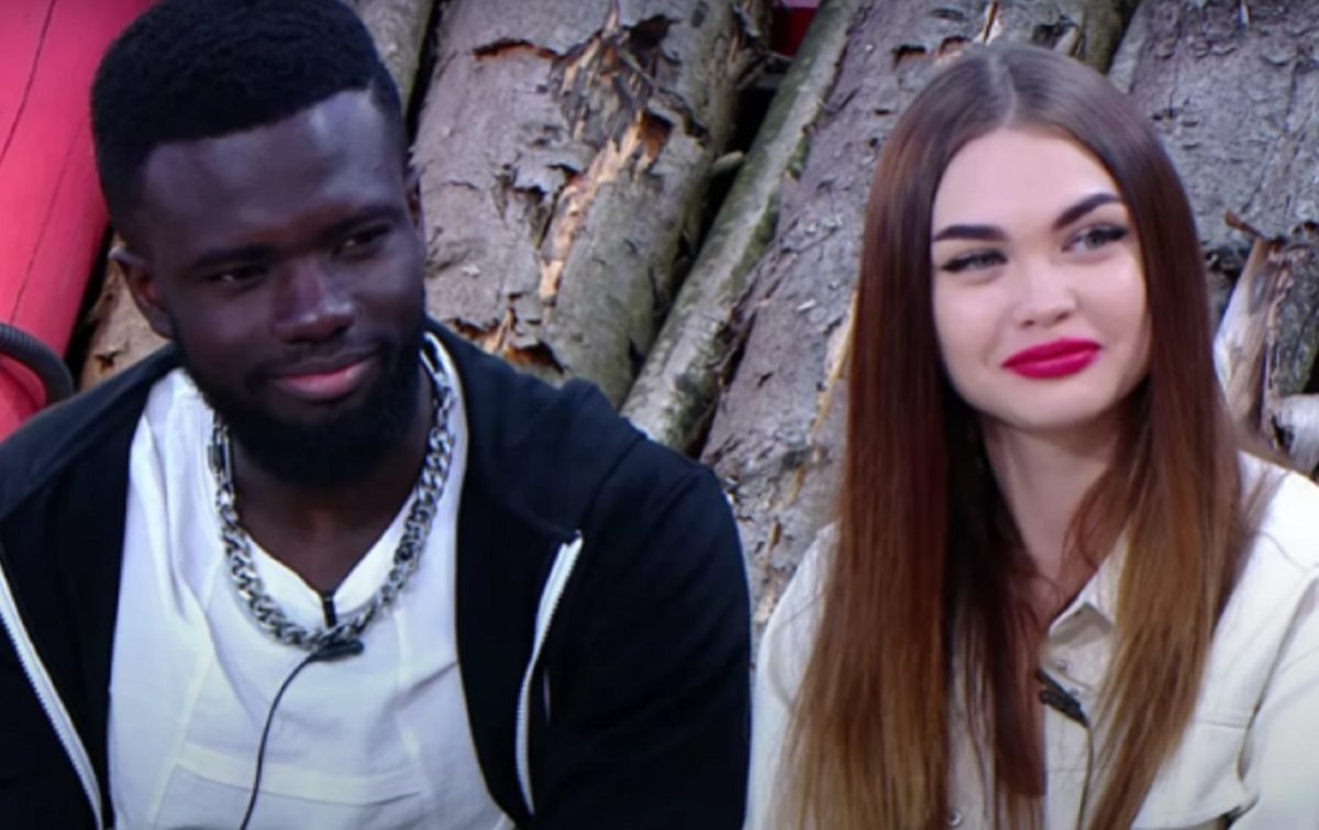    В шоу «Дом‑2» Полина строила любовь с Давидом Дангом