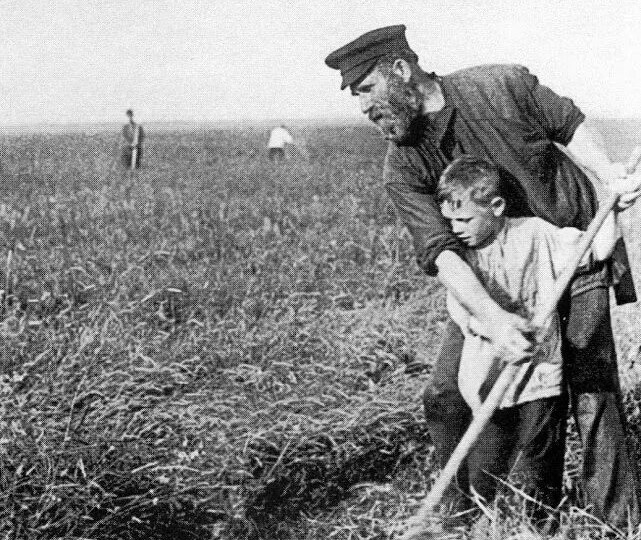 Как крестьяне раньше воспитывали детей и во сколько лет те начинали работать?