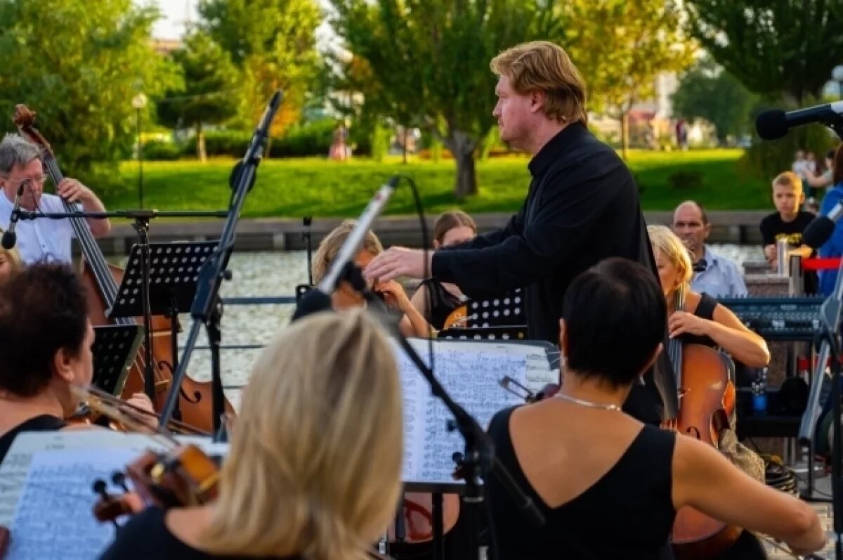    Лебединое озеро в Астрахани станет сценой для живой музыки