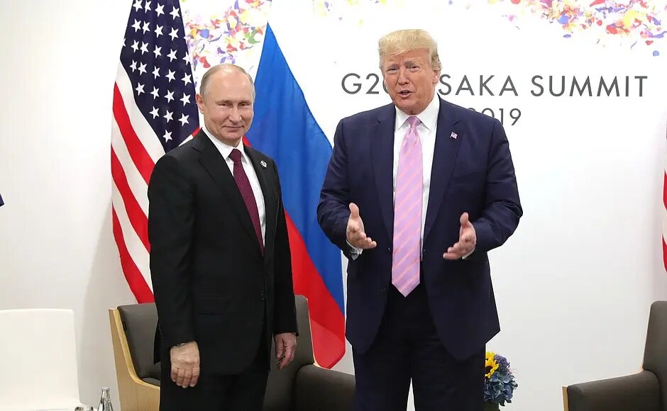   Владимир Путин и Дональд Трамп в Осаке в 2019 году. Фото: Кремль