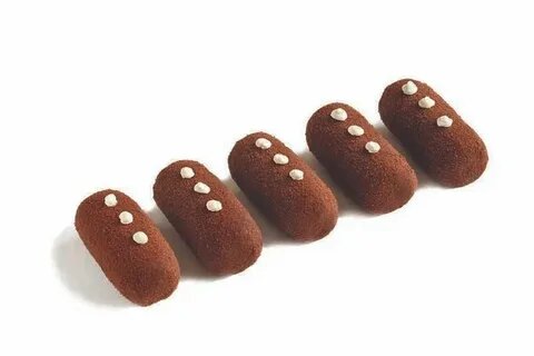 Классические пирожные Картошка из печенья со сгущенкой любят все - его не только вкусно есть, но и очень легко и быстро готовить! Когда хочется чего-нибудь вкусного, когда гости неожиданно появились на пороге, да и просто к вечернему чаепитию - этот десерт выручит вас.