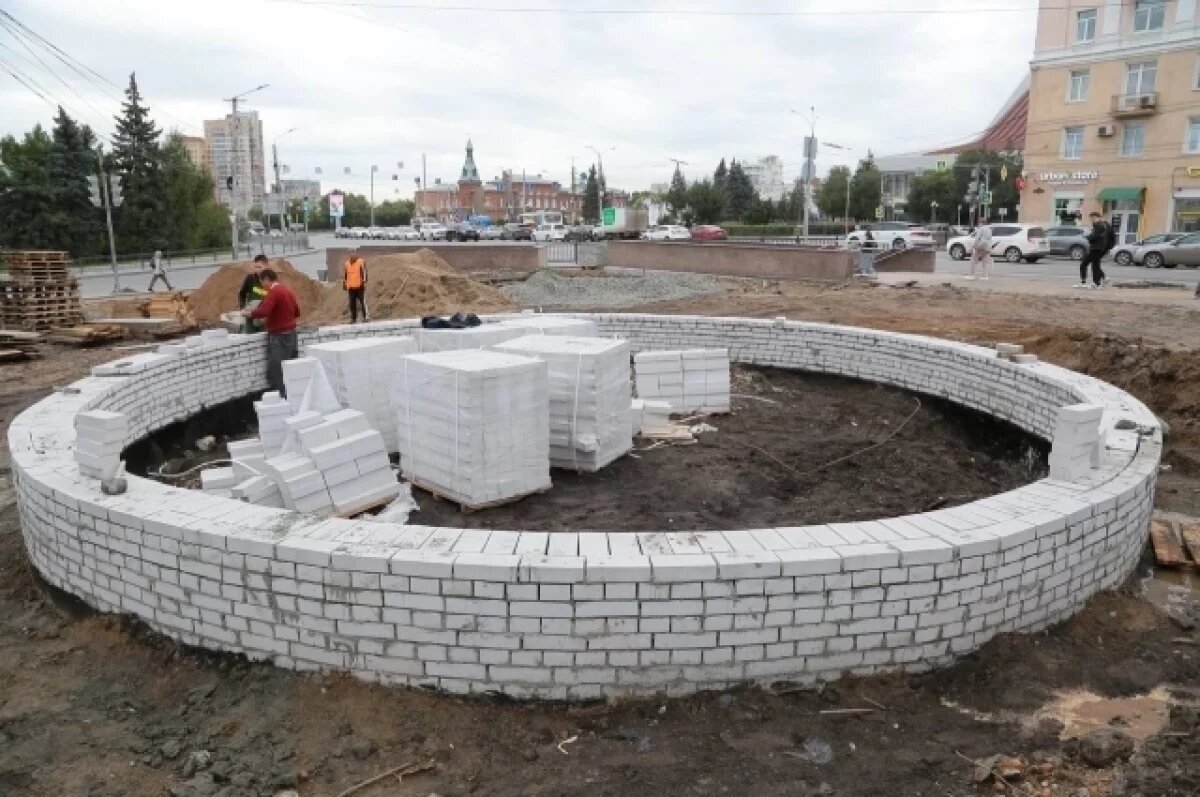    В центре Омска обновляют сквер имени Борцов Революции