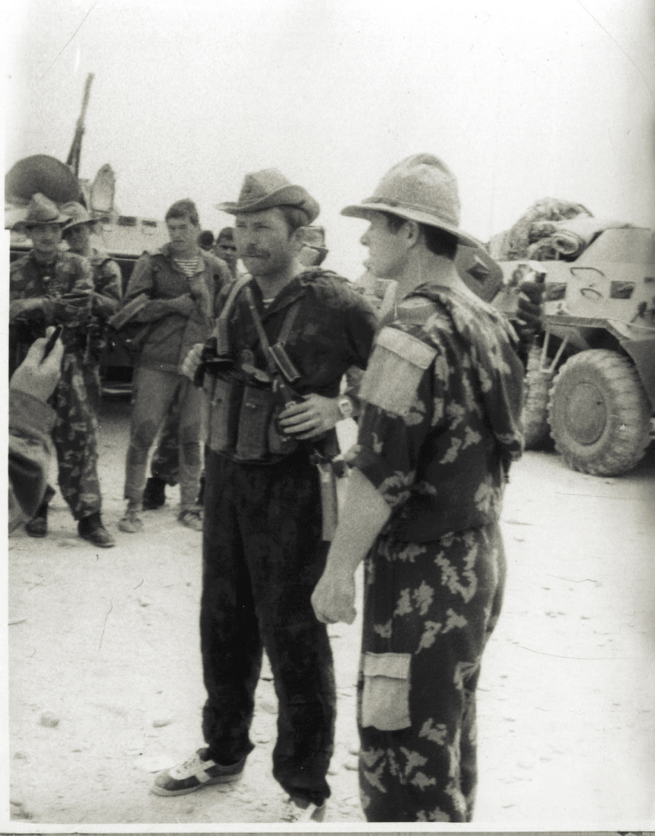 Владислав Васильевич Еремеев (слева). Афганистан, Лашкаргах