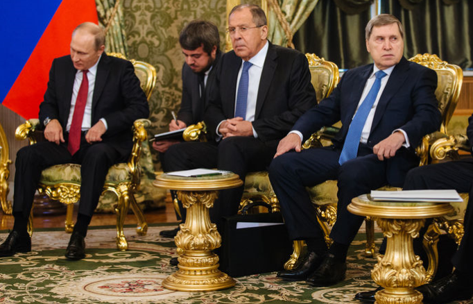 В Путин, С. Лавров, Ю. Ушаков на брифинге.