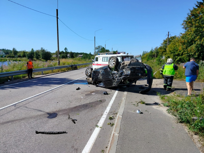    Иномарка легла на крышу в Карелии, есть пострадавшийОПС по Олонецкому району