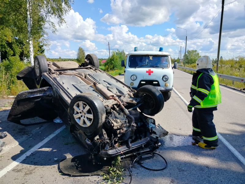   Иномарка легла на крышу в Карелии, есть пострадавшийОПС по Олонецкому району