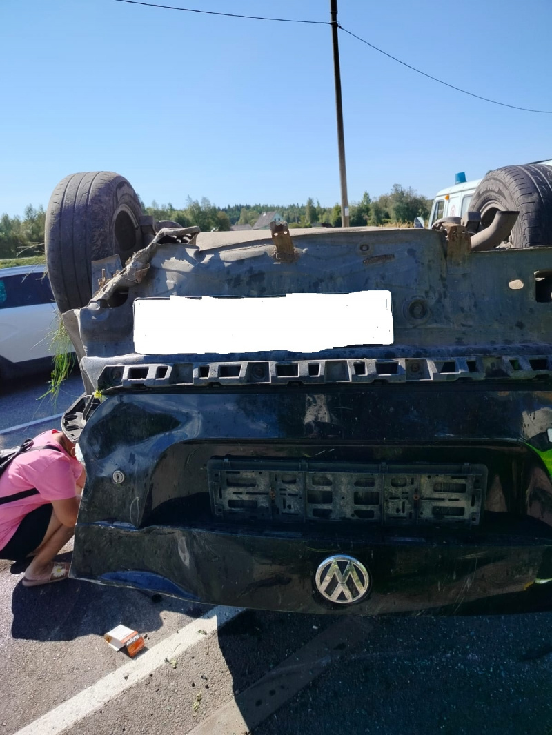    Иномарка легла на крышу в Карелии, есть пострадавшийОПС по Олонецкому району