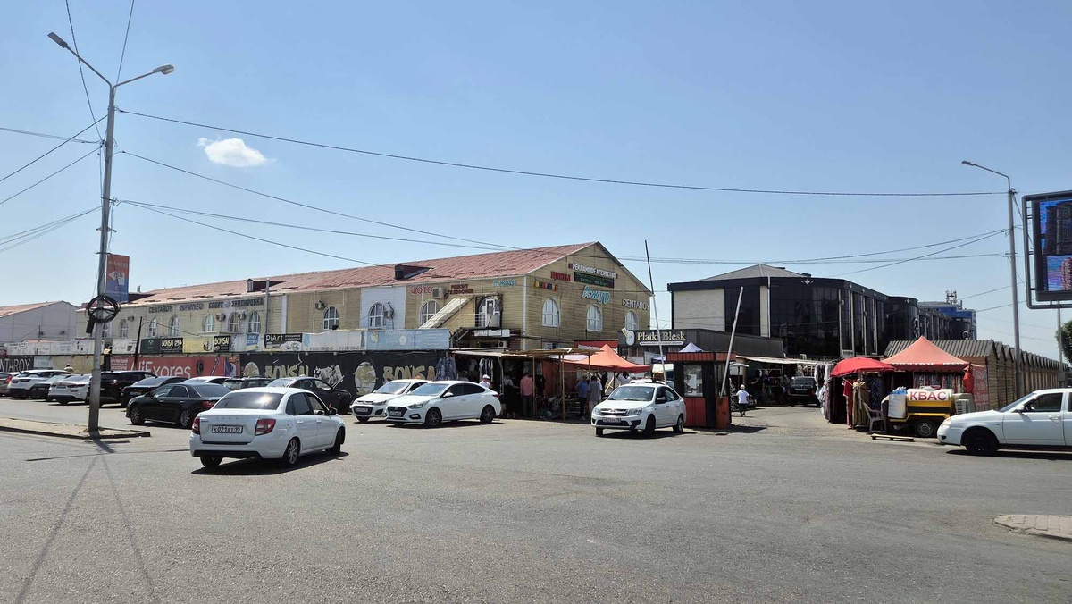 На рынке дежурят таксисты