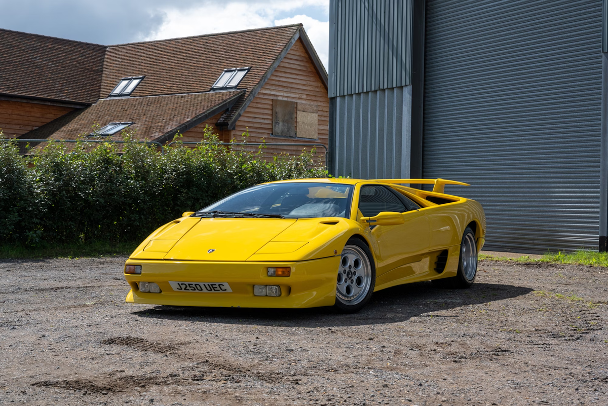 Где бы не появилась этам машина, она всегда будет в центре внимания. Фото из открытых источников.