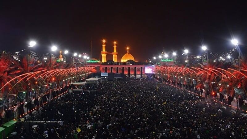 Между двумя священными мечетями в Кербеле, Ирак