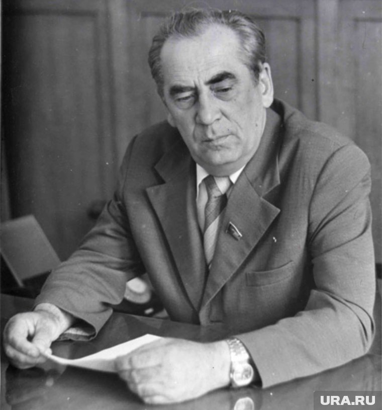    Борис Коноплев продвигался по партийной линии с 1945 года