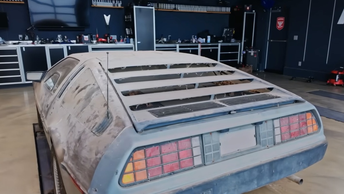 DeLorean DMC-12 1981 года