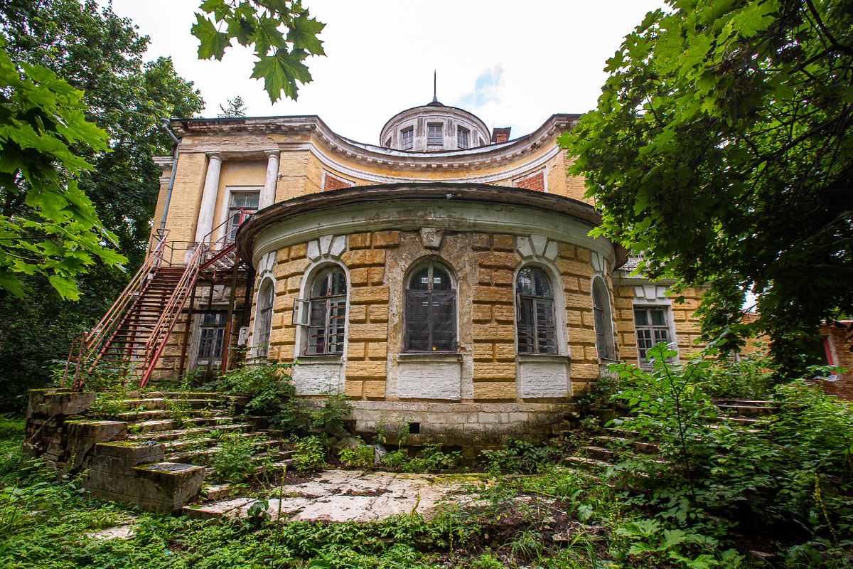 Закрытая усадьба Никольское-Гагарино. Главный дом. Село Никольское, Рузский муниципальный округ, Московская область. Фото автора статьи