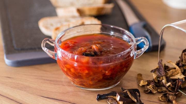 Закуски, первое, второе и напитки: как вкусно питаться в Успенский пост