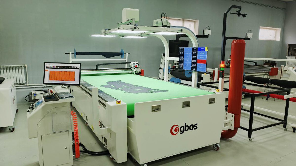 Конвейерный раскройный комплекс GBOS модель KC625-ITS2-P для кожи и рулонных материалов