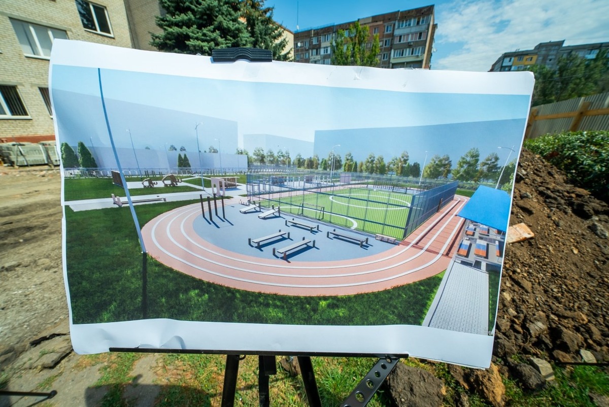    В центре Макеевки на территории лицея установят мамонтов