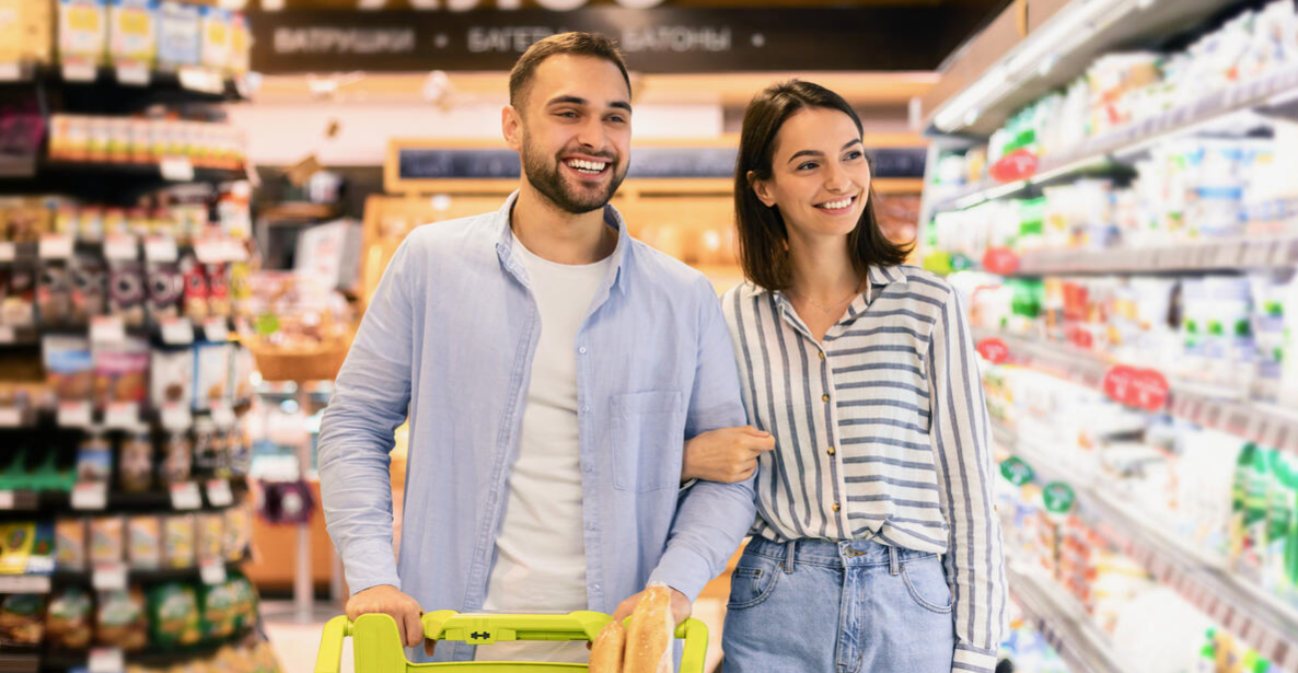 Мужчина всегда рад помочь любимой женщине.