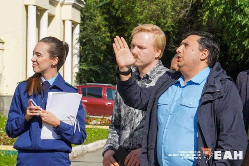    ЕАН / И. о. прокурора Екатеринбурга Артем Варданян проверяет усадьбу Расторгуевых-Харитоновых