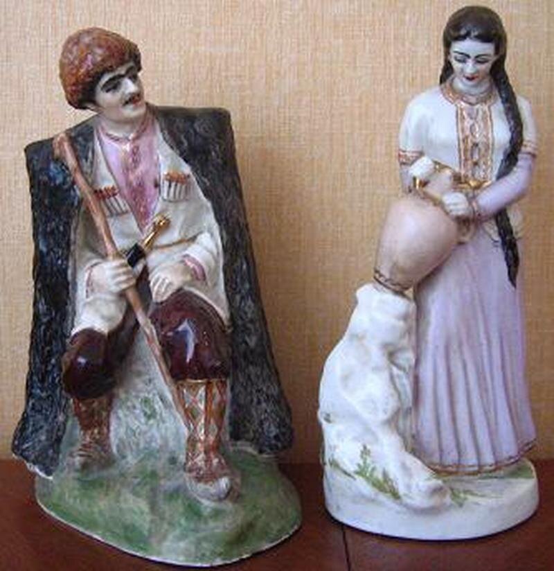 Ваган Теруни. Скульптуры «Пастух Сабо» и «Ануш у родника» (Модель 1955 года). 1955–1962. Ереван. Высота 20 см. Источник: forum.collectors.ru