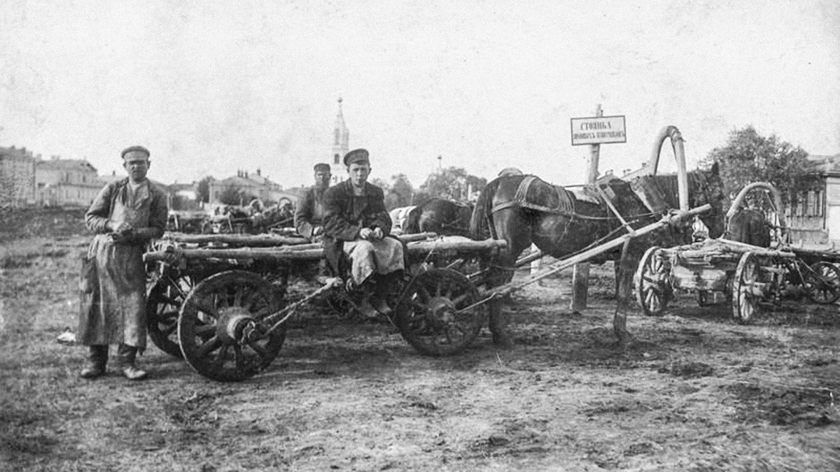Стоянка ломовых извозчиков на Сенной площади. К. Леман/Рязанский историко-архитектурный музей-заповедник/russiainphoto.ru