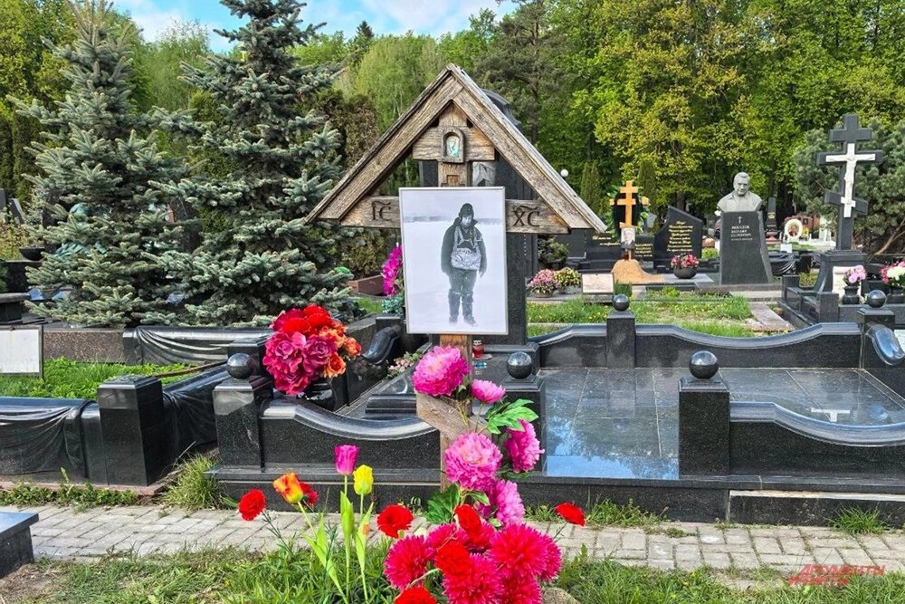   Могила Натальи Викуловской Девушка была похоронена под крестом даже без таблички с именем и датами жизни и смерти. Фото: АиФ/ Анна Соколова