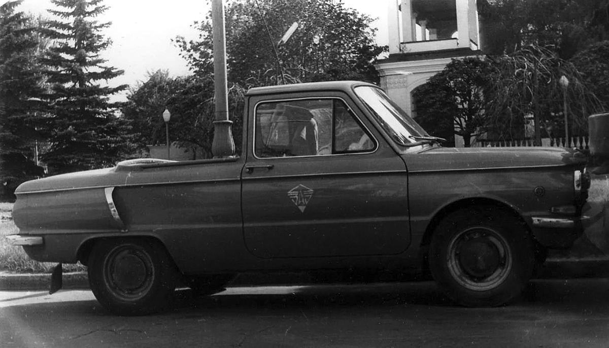 Внутризаводской пикап на базе ЗАЗ-966 с эмблемой Запорожского автозавода. Фото из статьи Сергея Орлова на 5koleso.ru