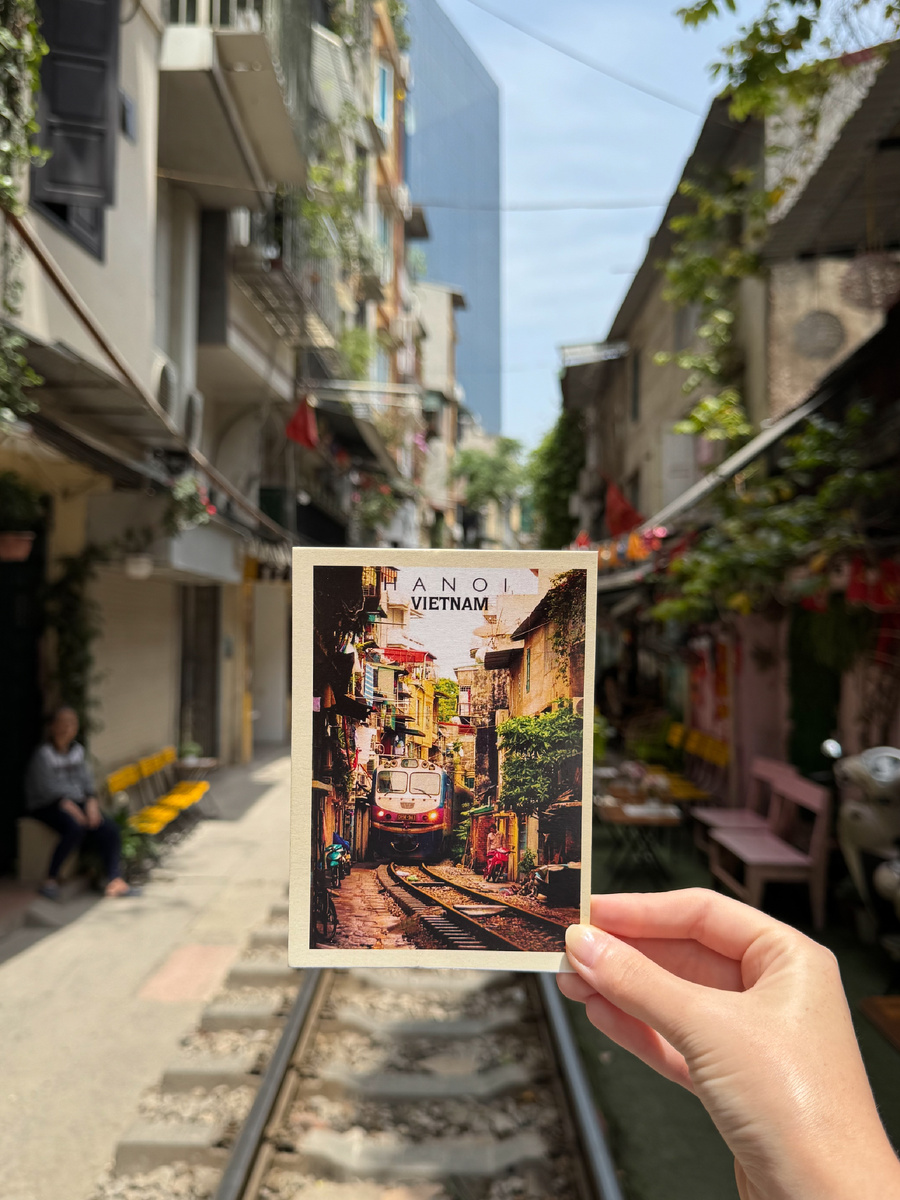 Hanoi Train Street 