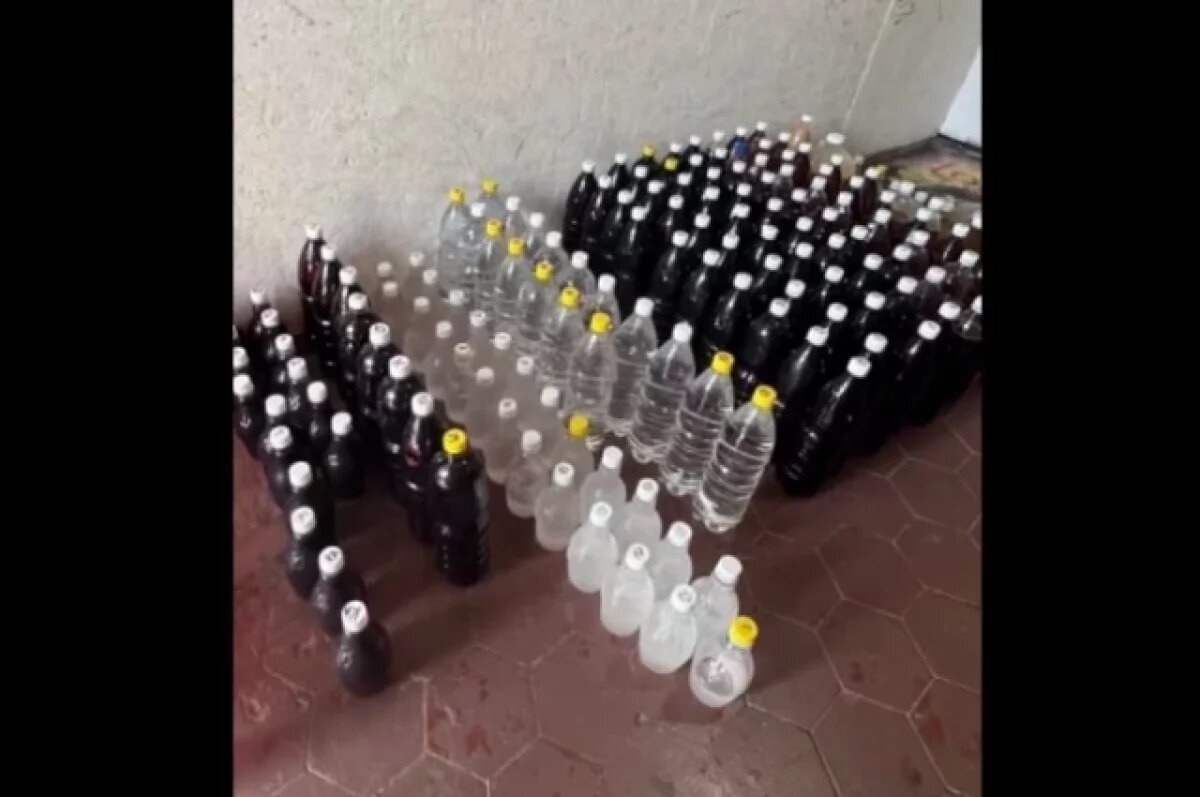    В Сочи изъяли из двух магазинов более 700 литров паленой чачи и вина