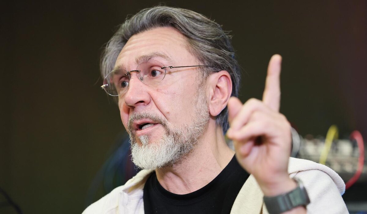     Сергей Шнуров поддержал решение о запрете пяти песен "Ленинграда" для несовершеннолетних