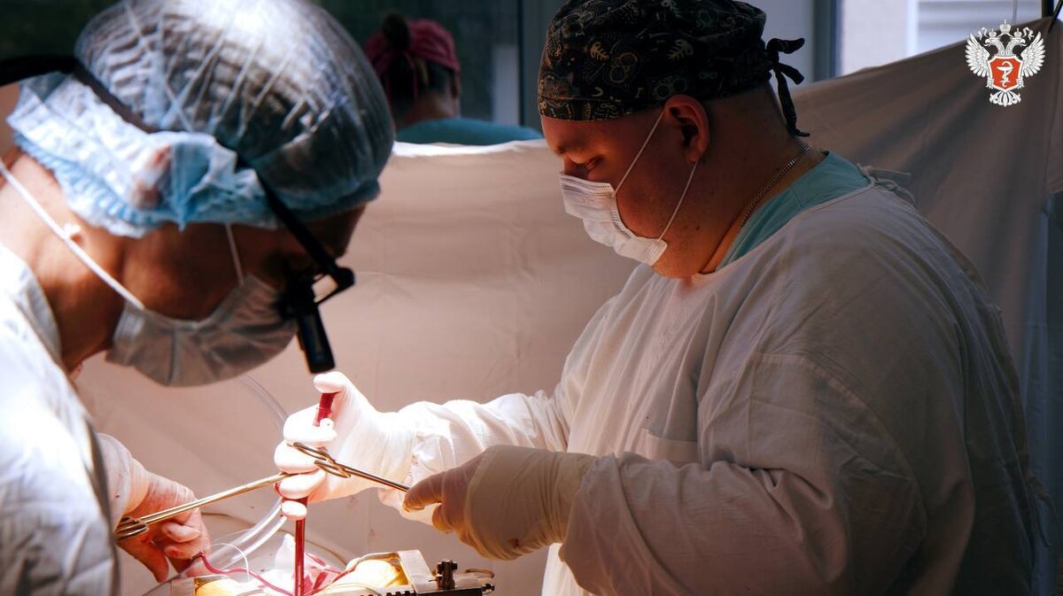 Фото из операционной предоставлено пресс-службой Минздрава РФ