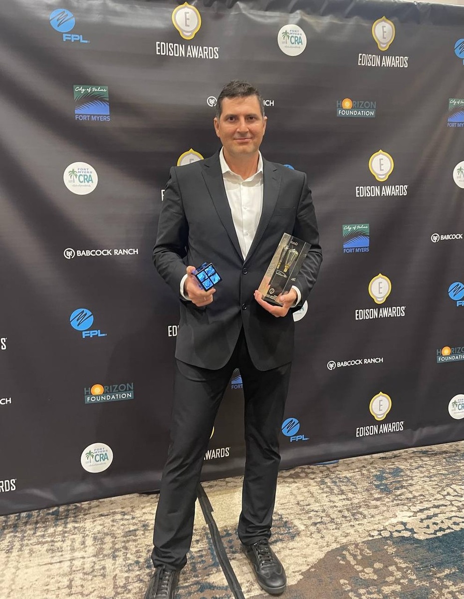    Постовой является обладателем одной из ведущих премий в области инноваций в США — «Премии Эдисона», а также ряда других международных научных наград. Личный архив героя публикации