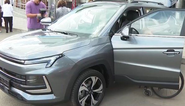     Губернатор Михаил Котюков вручил ключи от новых автомобилей ветеранам СВО