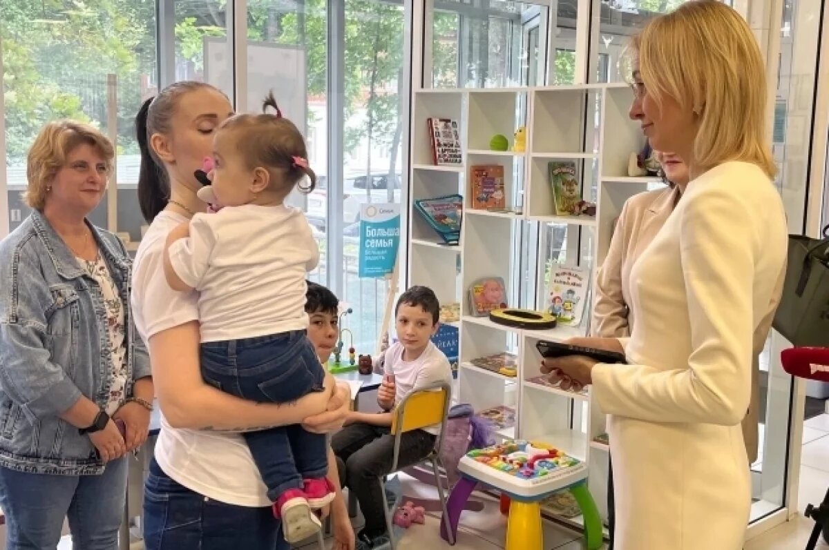    Более 500 тульских семей получили вещи для малышей в пункте проката