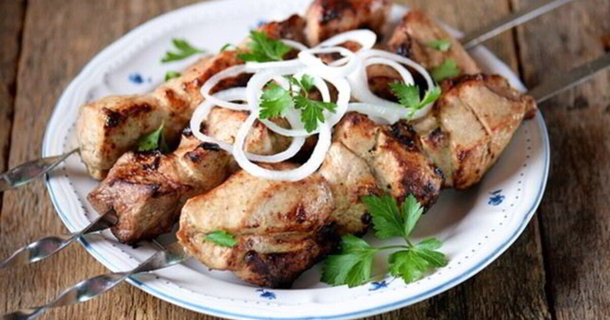 Шашлык из свинины в кефирном маринаде – идеальный вкус лета!