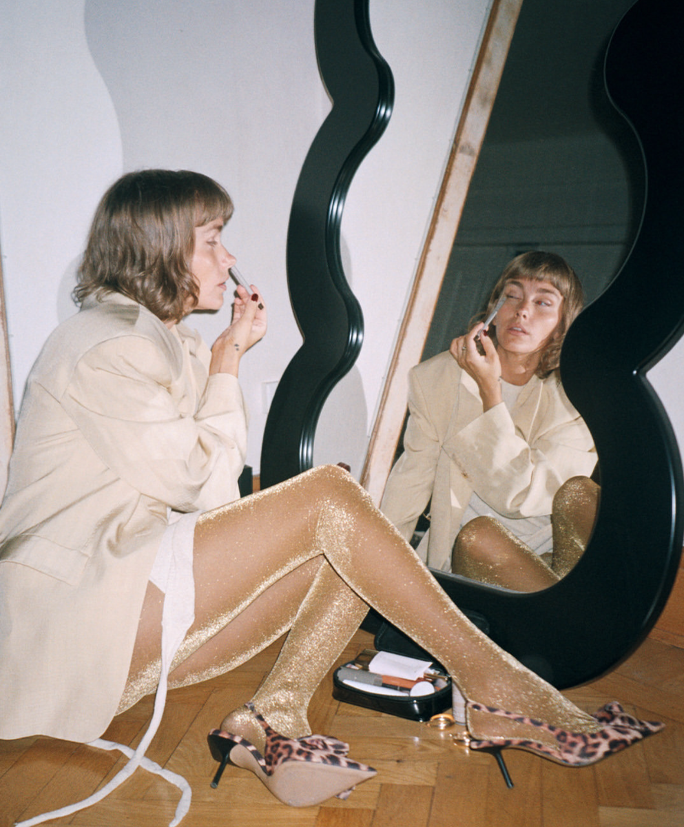    Золотистые колготки