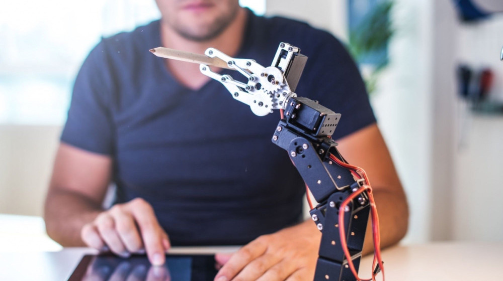    Робототехника или шпионаж, что выбираем?