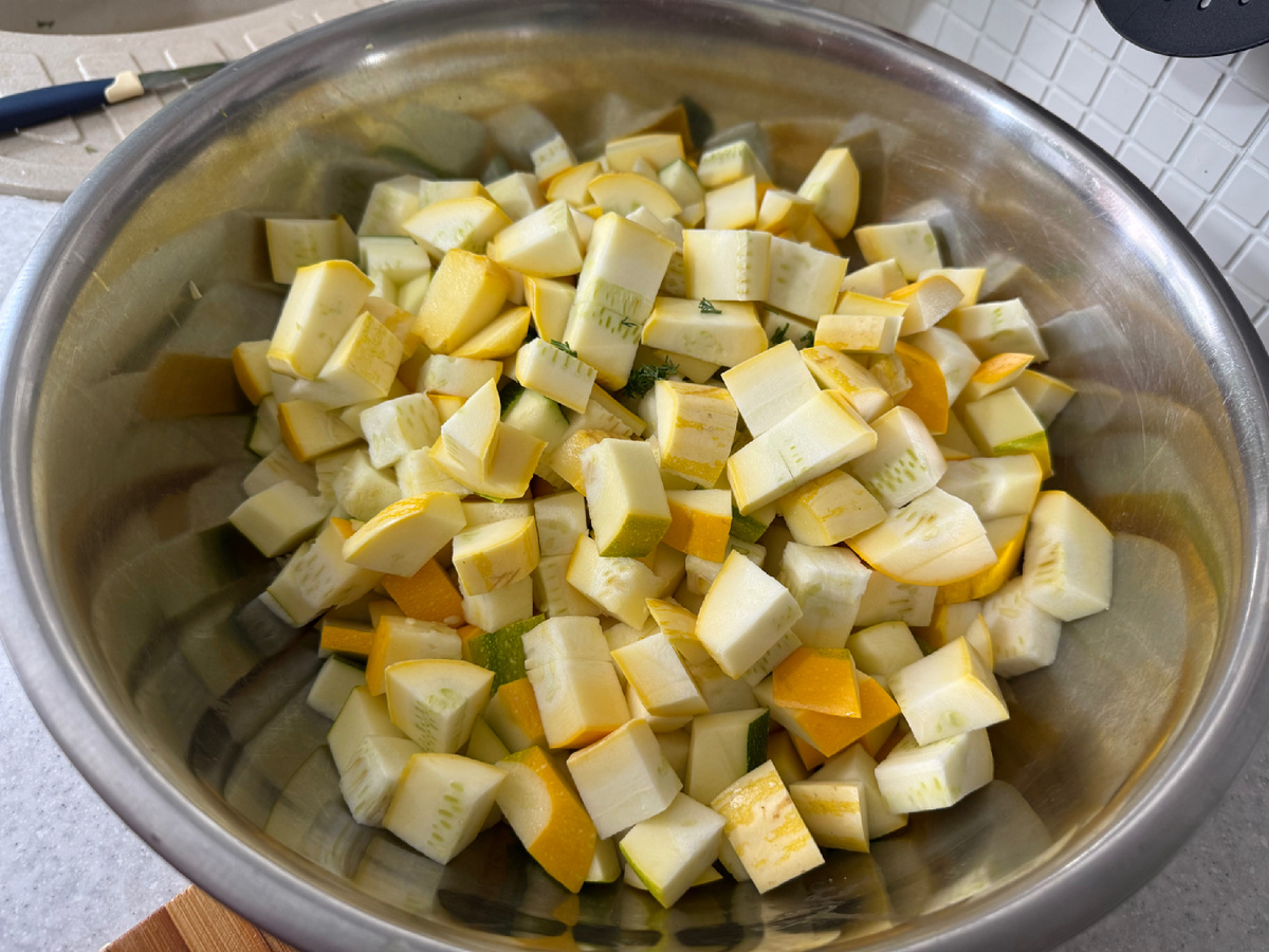 Делайте кусочки, удобного размера, с учетом того, что они уменьшатся в размере в два раза.