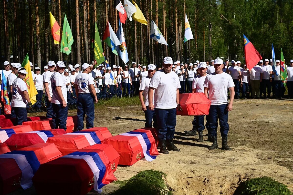   Церемония захоронения останков красноармейцев. Фото: "Республика"/ Сергей Юдин