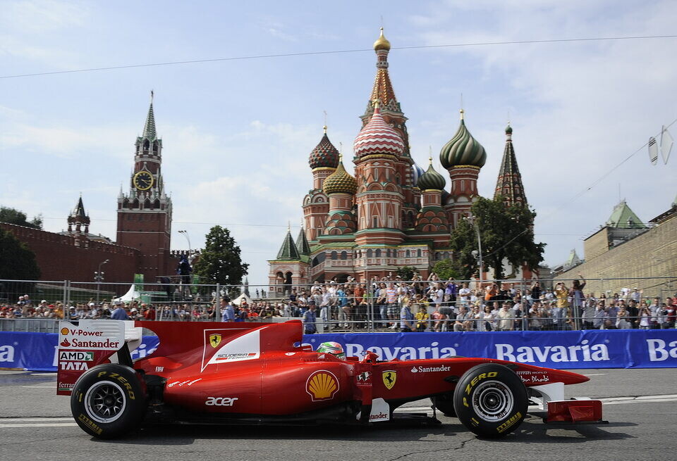    Берни Экклстоун: Я мечтал провести гонку Формулы 1 на Красной площадиMoscow City Racing