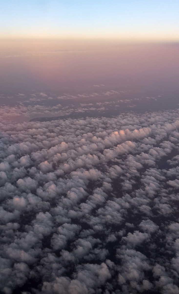 Рассветные облака.